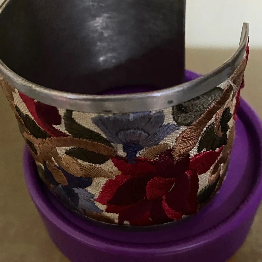 Kate Spade New York Embroidered Floral Metal Cuff Bracelet - NIB - Picture 6 of 6